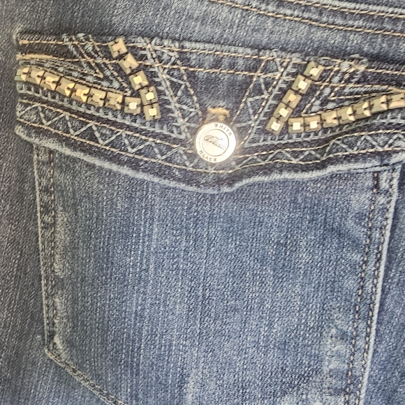 White House Black Market Blanc Distressed Jeans Women's Sz 6 Crop - Picture 11 of 15